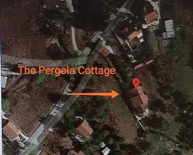 The Pergola Cottage...feel The Local Vibes! בית נופש Perivólion
