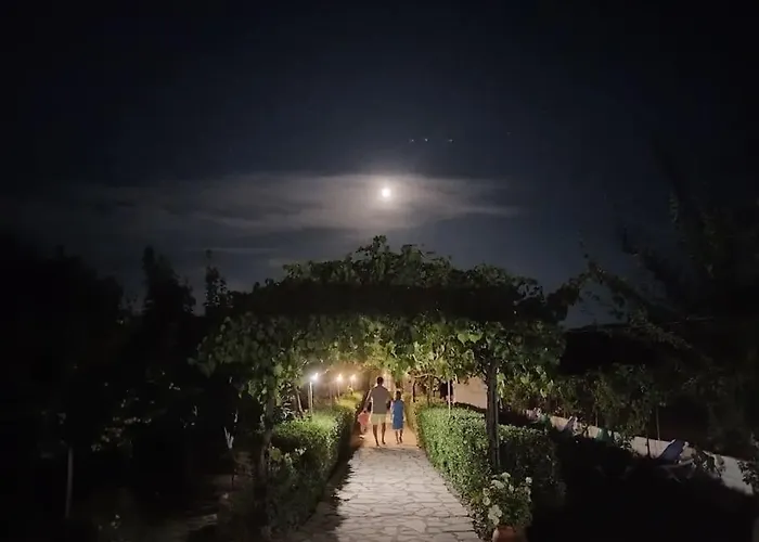 בית נופש The Pergola Cottage...feel The Local Vibes! Perivólion