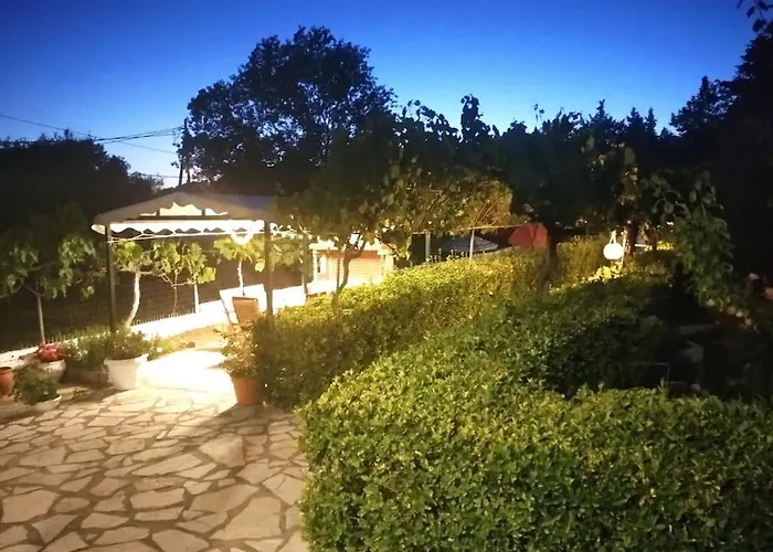 The Pergola Cottage...feel The Local Vibes! בית נופש *