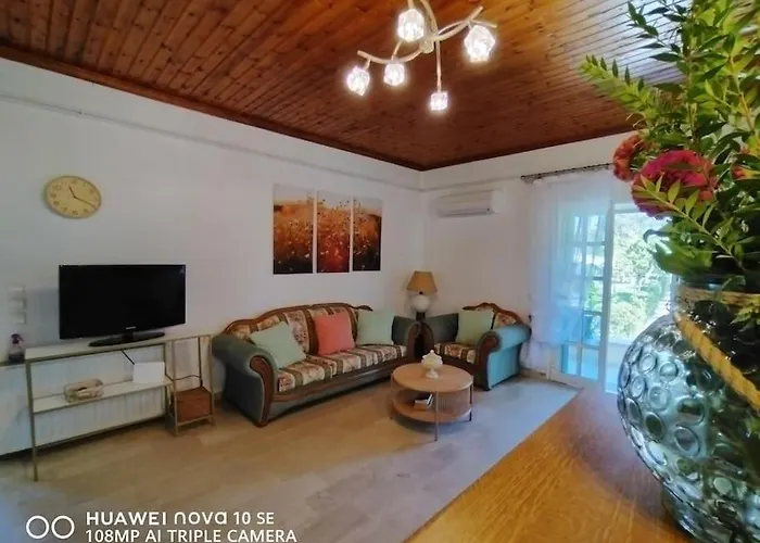 The Pergola Cottage...feel The Local Vibes! בית נופש