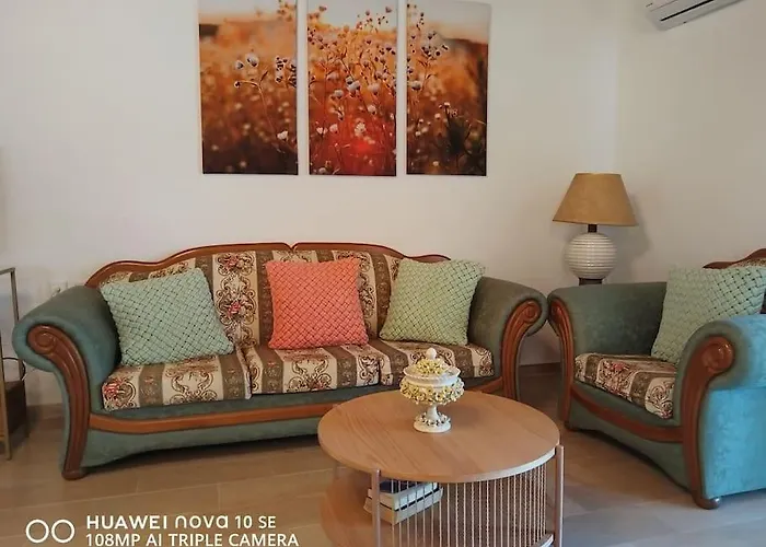 The Pergola Cottage...feel The Local Vibes! בית נופש *