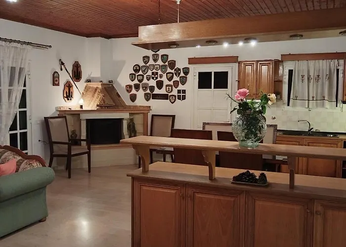 בית נופש The Pergola Cottage...feel The Local Vibes! Perivólion
