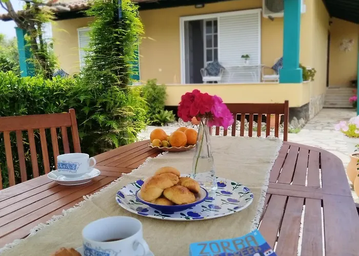 The Pergola Cottage...feel The Local Vibes! * Perivólion