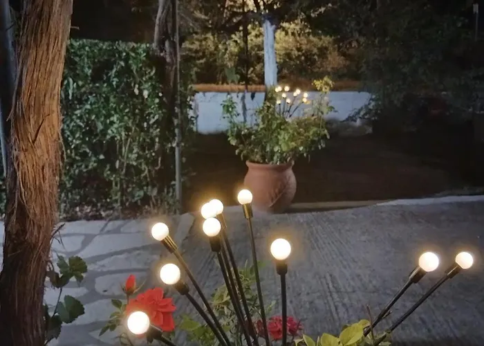 The Pergola Cottage...feel The Local Vibes! Perivólion