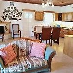 The Pergola Cottage...feel The Local Vibes! 度假居 Perivólion
