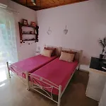 The Pergola Cottage...feel The Local Vibes! Perivólion