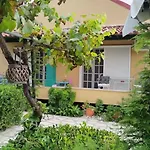 度假居 The Pergola Cottage...feel The Local Vibes! Perivólion