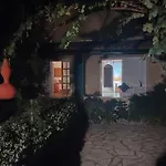 The Pergola Cottage...feel The Local Vibes! 度假居 Perivólion