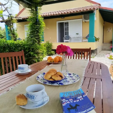 The Pergola Cottage...feel The Local Vibes! * Perivólion