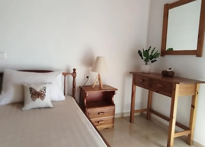 The Pergola Cottage...feel The Local Vibes! Holiday home
