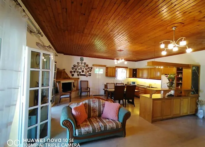 The Pergola Cottage...feel The Local Vibes! Holiday home