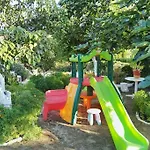 Dom wakacyjny The Pergola Cottage...feel The Local Vibes!