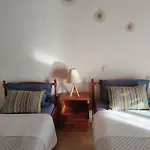 The Pergola Cottage...feel The Local Vibes! Dom wakacyjny