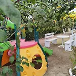 Dom wakacyjny The Pergola Cottage...feel The Local Vibes! Perivólion