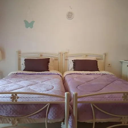 The Pergola Cottage...feel The Local Vibes! Perivolion