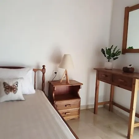 The Pergola Cottage...feel The Local Vibes! Holiday home