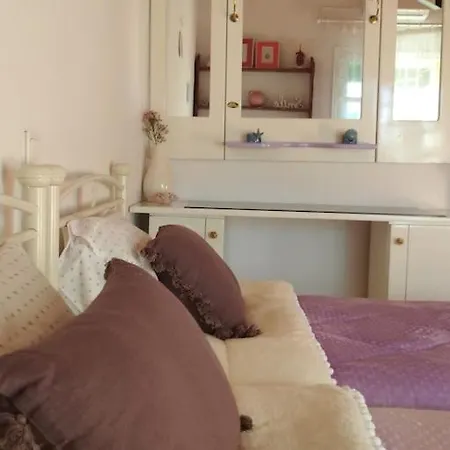 The Pergola Cottage...feel The Local Vibes! Perivolion