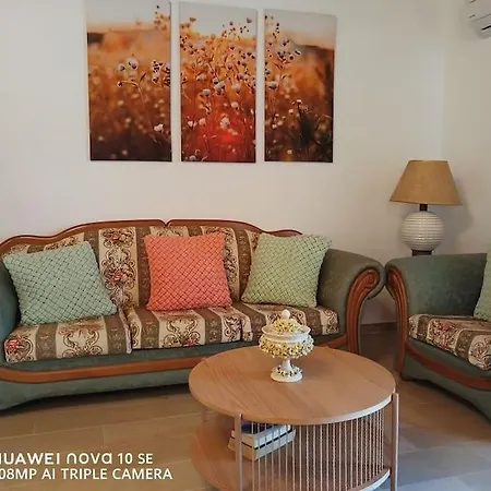The Pergola Cottage...feel The Local Vibes! Holiday home *