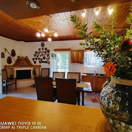 The Pergola Cottage...feel The Local Vibes! Holiday home *