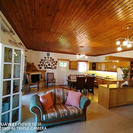 The Pergola Cottage...feel The Local Vibes! Holiday home