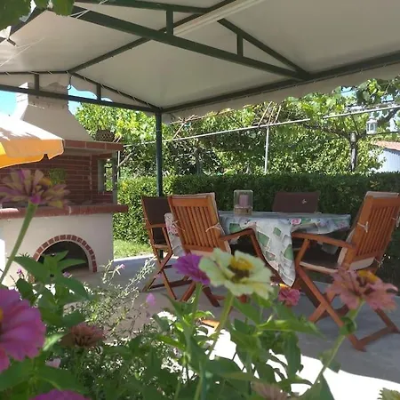 The Pergola Cottage...feel The Local Vibes! Holiday home *