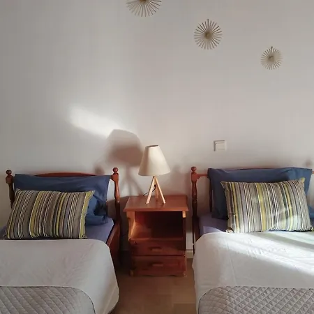 The Pergola Cottage...feel The Local Vibes! Holiday home