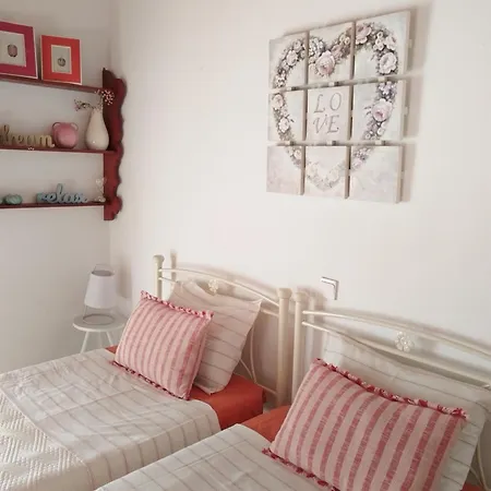 The Pergola Cottage...feel The Local Vibes! Holiday home *