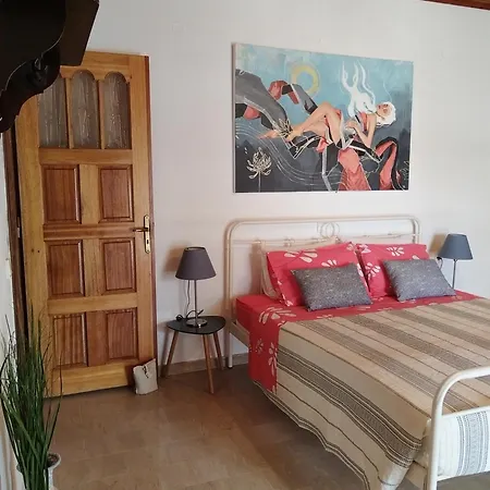 The Pergola Cottage...feel The Local Vibes! Holiday home Perivolion