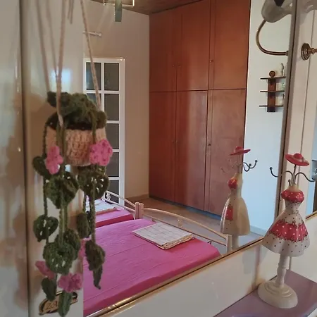The Pergola Cottage...feel The Local Vibes! Casa de Férias Perivólion