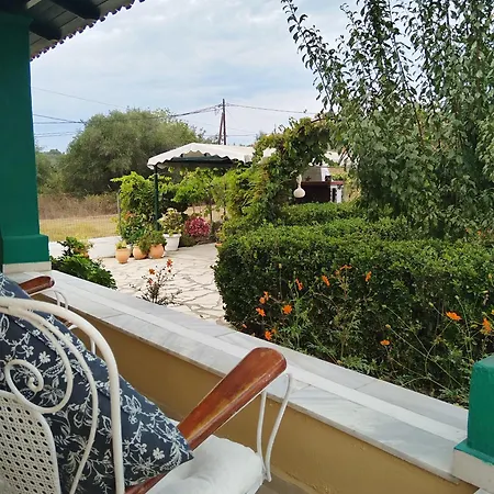 Casa de Férias The Pergola Cottage...feel The Local Vibes! Perivólion