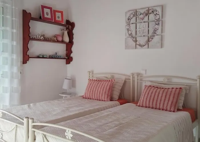 The Pergola Cottage...feel The Local Vibes!