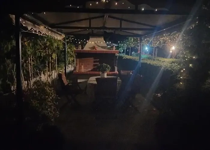 The Pergola Cottage...feel The Local Vibes! Tatil Evi Perivólion