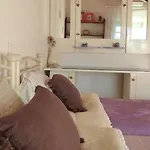 The Pergola Cottage...feel The Local Vibes! Периволион