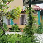 Дом отдыха The Pergola Cottage...feel The Local Vibes!