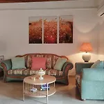 The Pergola Cottage...feel The Local Vibes! Дом отдыха *