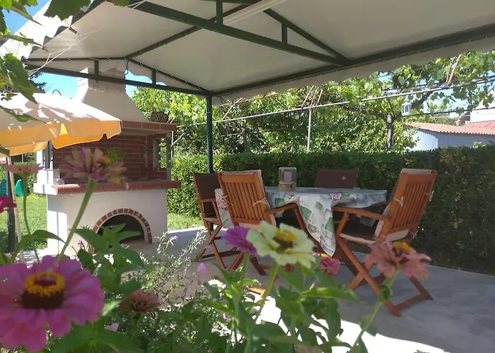 The Pergola Cottage...feel The Local Vibes! Dom wakacyjny *